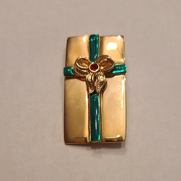 AAI Christmas Gift Gold Tone Brooch Pin - Picture 1 of 3